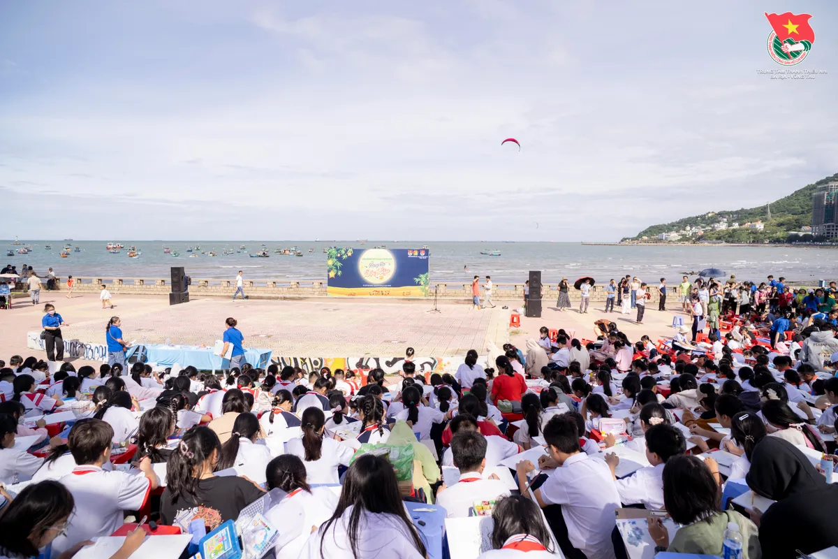 5.000 thiếu nhi TP Hồ Chí Minh vẽ tranh mừng Tết Trung thu độc lập- Ảnh 1.