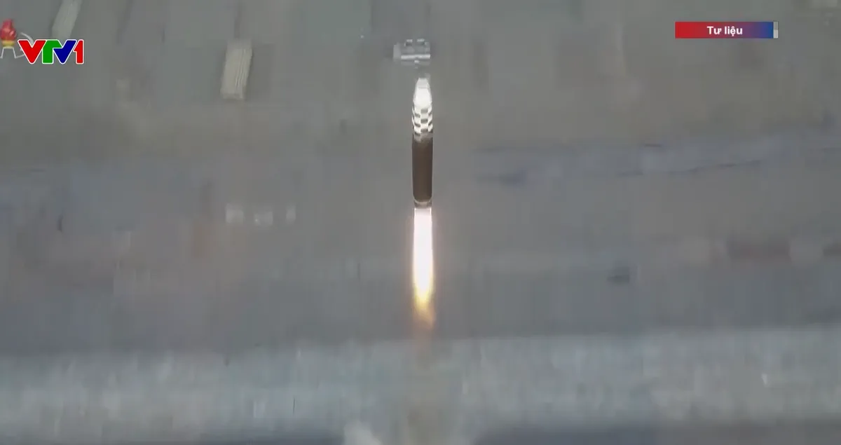 Triều Tiên phóng tên lửa đạn đạo về phía Đông Hàn Quốc - Ảnh 1.